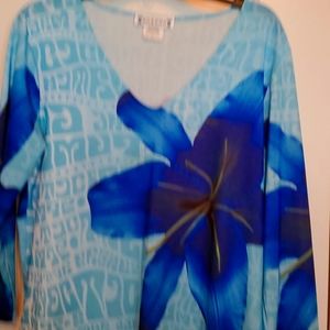 Wrist length v neck top